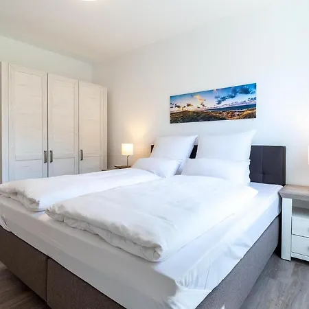 Ostseeallee Ostseeallee 4-30 شقة 4*
